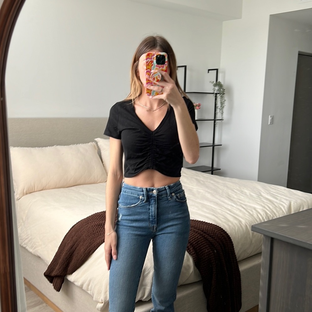 Black cropped scrunched t shirt